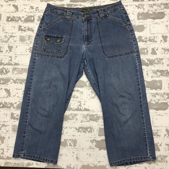 Mountain Lake Women 12 Capris Blue Chambray Straight Leg Snap Top Pocket Light - Picture 1 of 13